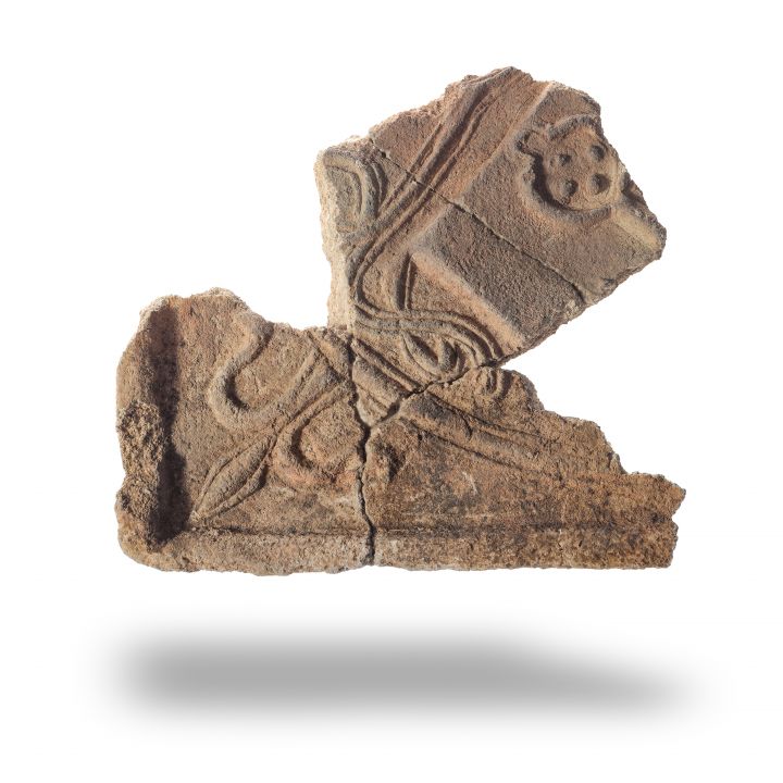 Zdjęcie dla obiektu: Fragments of tiles depicting keys – M.Cz.I 330a